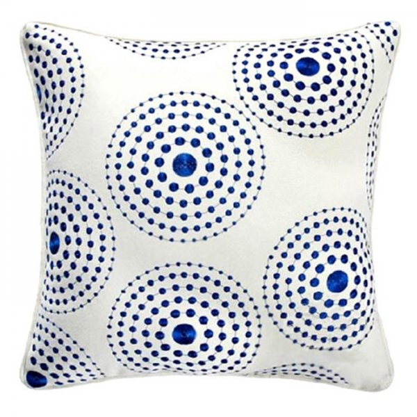 Декоративная подушка Round Pattern синяя вышивка Темно-синий Белый Декоративная подушка Round Pattern синяя вышивка Темно-синий Белый в Челябинске | Loft Concept