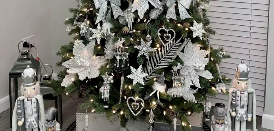 Дизайнерская Елка с Серебряным Декором Christmas Tree Silver Flowers Дизайнерская Елка с Серебряным Декором Christmas Tree Silver Flowers - Loft-Concept в Челябинске