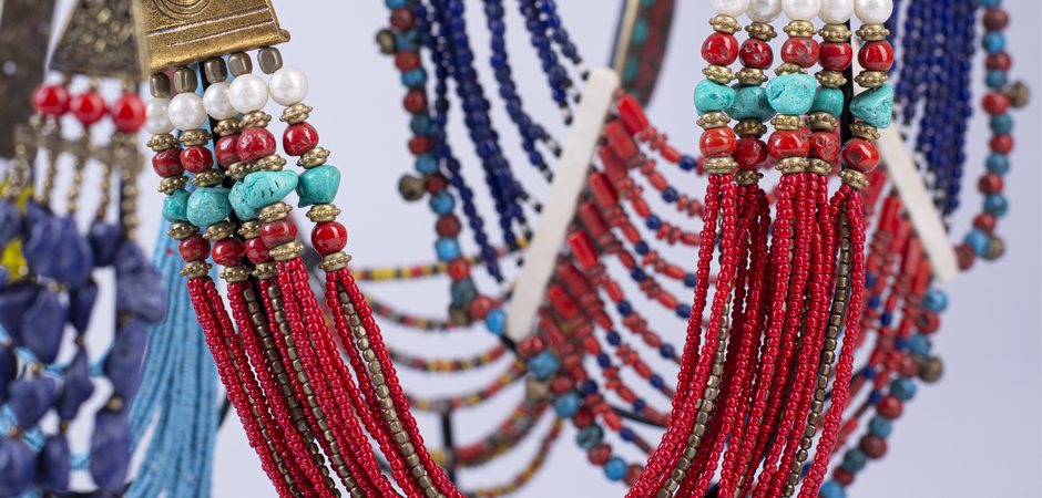 Ожерелье на подставке NECKLACE RED AND BRASS Ожерелье на подставке NECKLACE RED AND BRASS - Loft-Concept в Челябинске