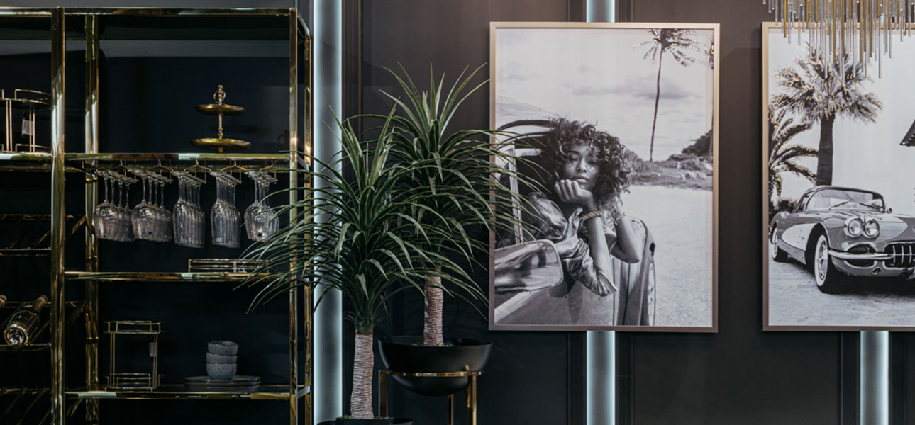 Холст Tropical auto vibe with a girl - фото