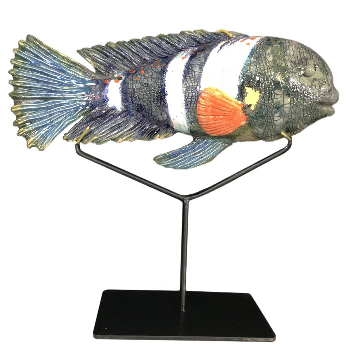 Статуэтка на подставке Orange Spot Fish Серый Черный Белый Статуэтка на подставке Orange Spot Fish Серый Черный Белый в Челябинске | Loft Concept