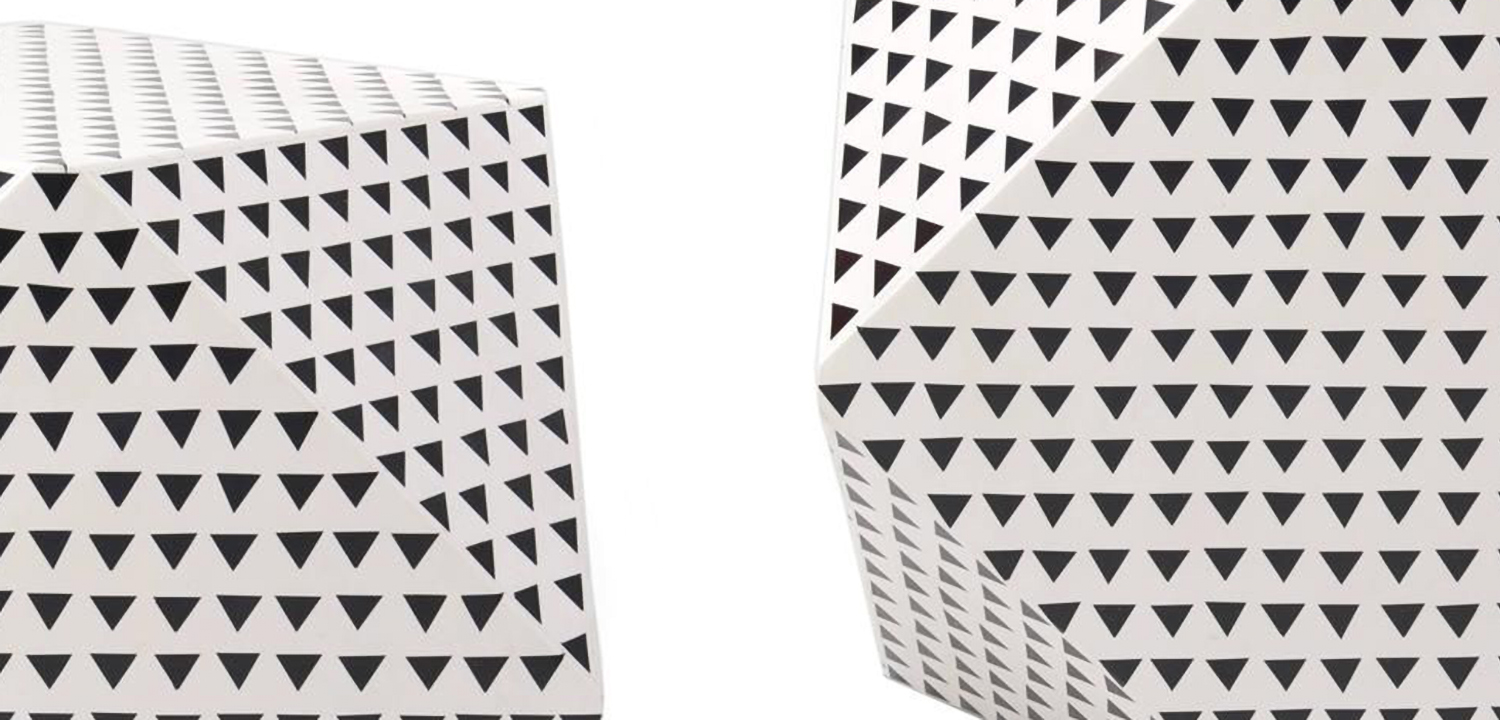 Triangular Black and White Geometric side table - фото
