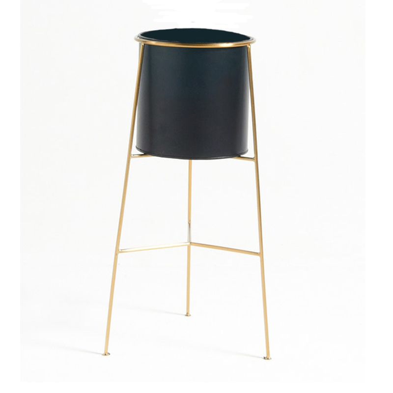 Ваза Vase On A Metal Stand Латунь Черный Ваза Vase On A Metal Stand Латунь Черный в Челябинске | Loft Concept