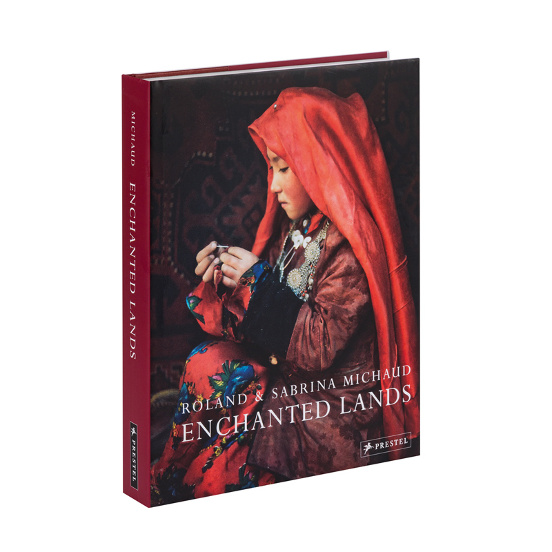 Книга ROLAND & SABRINA MICHAUD: ENCHANTED LANDS Книга ROLAND & SABRINA MICHAUD: ENCHANTED LANDS в Челябинске | Loft Concept