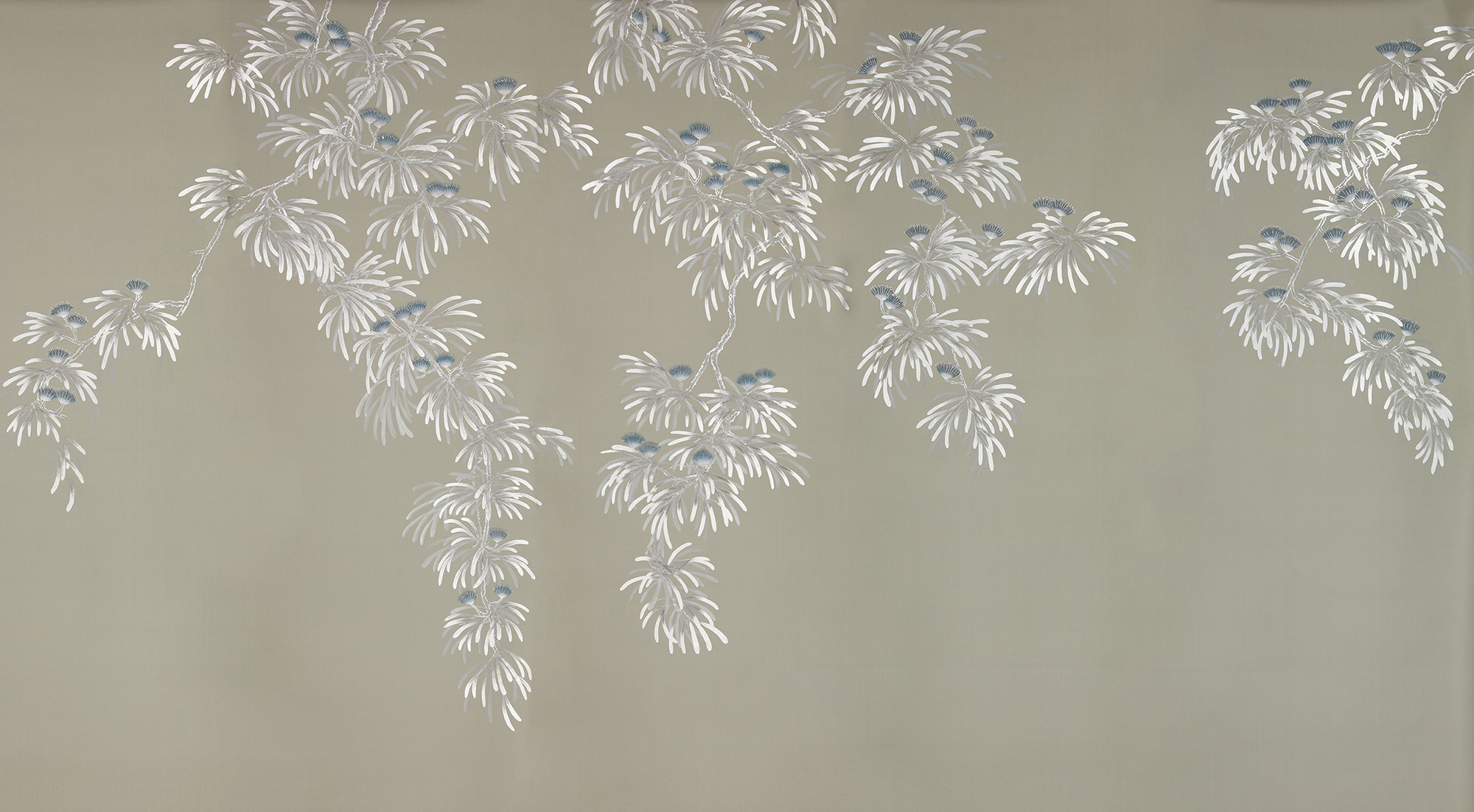 Обои ручная роспись Silk Tree Special Colourway on Pale Grey dyed silk Обои ручная роспись Silk Tree Special Colourway on Pale Grey dyed silk - постер Loft-Concept в Челябинске