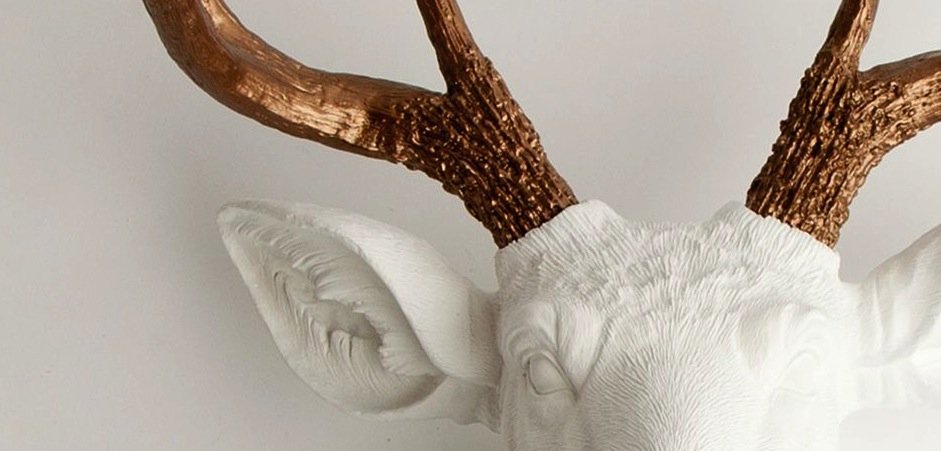 Голова оленя - Белая с бронзовыми рогами - фото №1