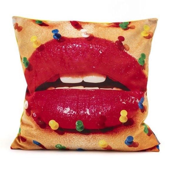 Подушка Seletti Cushion Mouth with pins Design: Toiletpaper Мульти Подушка Seletti Cushion Mouth with pins Design: Toiletpaper Мульти в Челябинске | Loft Concept