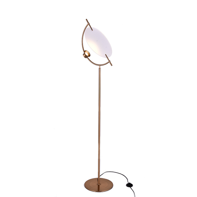 Торшер Gaspar Floor lamp Белый Золотой Торшер Gaspar Floor lamp Белый Золотой в Челябинске | Loft Concept