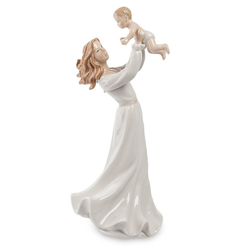 Статуэтка фарфоровая Девушка с ребенком Charming Statuette Белый Бежевый Статуэтка фарфоровая Девушка с ребенком Charming Statuette Белый Бежевый в Челябинске | Loft Concept