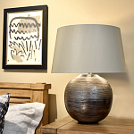 Настольная лампа с круглым фарфоровым основанием ручной работы с покрытием глазурью и белым абажуром из искусственного шелка Elstead Lighting варинант исполнения - 2 | Loft Concept в Челябинске