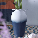 Ваза с градиентным цветом от белого к глубокому синему и декоративными ручками Ocean