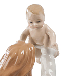 Статуэтка фарфоровая Девушка с ребенком Charming Statuette варинант исполнения - 1 | Loft Concept в Челябинске