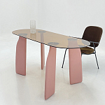 Обеденный стол со стеклянной столешницей и розовыми ножками с тканевой обивкой Wrigley варинант исполнения - 5 | Loft Concept в Челябинске