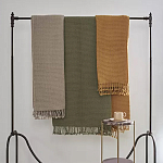 Плед из шерсти зеленого цвета с бахромой Waffle Comfort варинант исполнения - 4 | Loft Concept в Челябинске