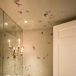 Обои ручная роспись Butterflies Icarus on Rose Shadow metallic silk варинант исполнения - 1 | Loft Concept в Челябинске