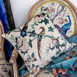 Подушка декоративная с изображением птицы в саду Beige Chinoiserie Birds in the Rose Garden Cushion варинант исполнения - 3 | Loft Concept в Челябинске