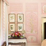Обои ручная роспись Jharokha Arches Original colourway on pink painted Xuan paper варинант исполнения - 1 | Loft Concept в Челябинске