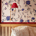 Обои с вышивкой ручной работы Flora Catherine colourway on Liso Pearl wool sateen варинант исполнения - 3 | Loft Concept в Челябинске