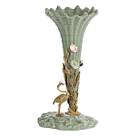 Ваза зеленая фарфоровая с волнистым краем с бронзовой фигуркой журавля Eden Garden  варинант исполнения - 1 | Loft Concept в Челябинске