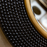 Зеркало в черной фактурной раме с золотым кантом Summon the Light варинант исполнения - 2 | Loft Concept в Челябинске