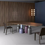 Обеденный стол деревянный с разноцветными фигурными ножками Cop варинант исполнения - 2 | Loft Concept в Челябинске