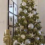 Украшенная Новогодняя Елка с серебряными шарами и звездами варинант исполнения - 1 | Loft Concept в Челябинске