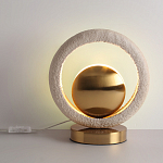 Настольная лампа с бежевым текстурным кольцом и латунным шаром в центре Tactile   варинант исполнения - 3 | Loft Concept в Челябинске