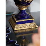 Подсвечник из темно-синего фарфора с бронзовыми элементами и цветами Eden Garden варинант исполнения - 6 | Loft Concept в Челябинске