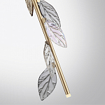 Подвесной светильник с золотистой вертикальной трубкой и декоративными прозрачными листьями из стекла Sylva  варинант исполнения - 8 | Loft Concept в Челябинске