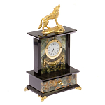 Часы настольные с декором в виде волка из натурального камня Офиокальцит Wolf Stone Clock варинант исполнения - 2 | Loft Concept в Челябинске