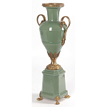 Ваза зеленого цвета из фарфора на высокой подставке с бронзовыми ручками Eden Garden porcelain and bronze варинант исполнения - 2 | Loft Concept в Челябинске