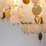 Люстра подвесная с белыми и золотыми круглыми подвесками Диаметр 70 см SHELL Chandelier варинант исполнения - 3 | Loft Concept в Челябинске