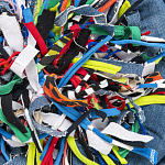 Подушка круглая из джинсовой одежды Heart Round варинант исполнения - 2 | Loft Concept в Челябинске