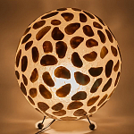 Настольная лампа из перламутра на металлическом каркасе Indonesian Circle варинант исполнения - 4 | Loft Concept в Челябинске