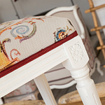 Банкетка одноместная из массива бука бежевая с растительным орнаментом Raffael Beige Floral Banquette варинант исполнения - 2 | Loft Concept в Челябинске