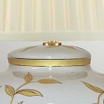 Настольная лампа с фарфоровым основанием бежевого цвета с рисунком и плиссированным абажуром на темной подставке Elstead Lighting варинант исполнения - 8 | Loft Concept в Челябинске