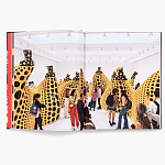 Книга по искусству Yayoi Kusama: I Spend Each Day Embracing Flowers варинант исполнения - 4 | Loft Concept в Челябинске