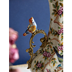 Ваза белого цвета из фарфора с цветочным рисунком и бронзовыми ручками с фигурками птиц Eden Garden porcelain and bronze варинант исполнения - 1 | Loft Concept в Челябинске