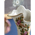 Ваза белого цвета из фарфора с цветочным рисунком и бронзовыми ручками с фигурками птиц Eden Garden porcelain and bronze варинант исполнения - 5 | Loft Concept в Челябинске