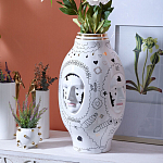 Ваза с декоративными лицами и графическими элементами в виде сердец и символов Faces of Imagination варинант исполнения - 3 | Loft Concept в Челябинске