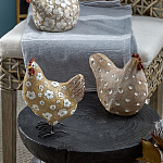 Статуэтка курица с резными белыми цветами на бежевой фактурной поверхности Rustic Chicken варинант исполнения - 4 | Loft Concept в Челябинске