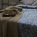 Постельное белье темно-синего цвета с рисунком Blossom Essence Sophie варинант исполнения - 7 | Loft Concept в Челябинске