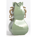 Ваза зеленого цвета из фарфора с бронзовыми ручками в виде драконов и рельефным цветочным декором Eden Garden porcelain and bronze варинант исполнения - 4 | Loft Concept в Челябинске