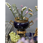 Ваза темно-синяя фарфоровая на бронзовой подставке с ажурным ободком и изогнутыми ручками Eden Garden варинант исполнения - 4 | Loft Concept в Челябинске