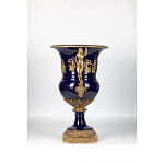 Ваза темно-синего цвета из фарфора с бронзовыми ручками в виде фигур Eden Garden porcelain and bronze варинант исполнения - 2 | Loft Concept в Челябинске