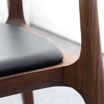 Стул деревянный с мягким сиденьем из черной натуральной кожи Moon Walnut Furniture варинант исполнения - 7 | Loft Concept в Челябинске