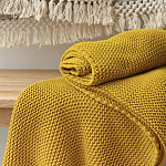 Плед из хлопка жемчужной вязки горчичного цвета Waffle Comfort варинант исполнения - 7 | Loft Concept в Челябинске