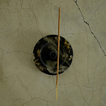 Круглая подставка под благовония из эпоксидной смолы с цветами черная Epoxy Resin Flowers Incense Stand Black варинант исполнения - 3 | Loft Concept в Челябинске