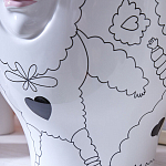 Ваза с декоративными лицами и графическими элементами в виде сердец и символов Faces of Imagination варинант исполнения - 10 | Loft Concept в Челябинске