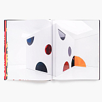 Книга по искусству Yayoi Kusama: I Spend Each Day Embracing Flowers варинант исполнения - 5 | Loft Concept в Челябинске